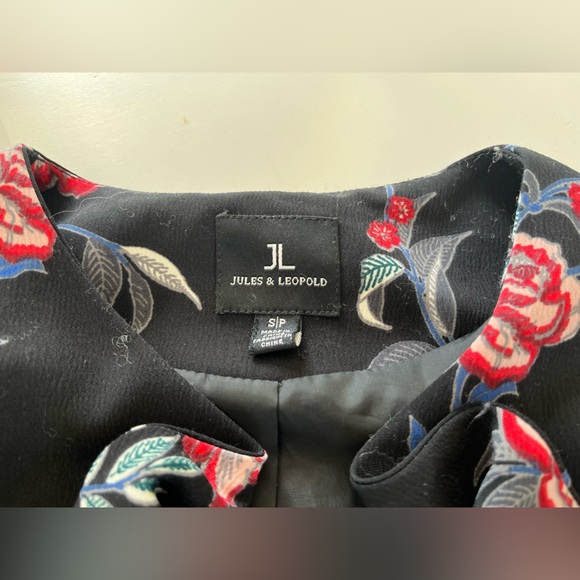 Blazer - Picture 2 of 2